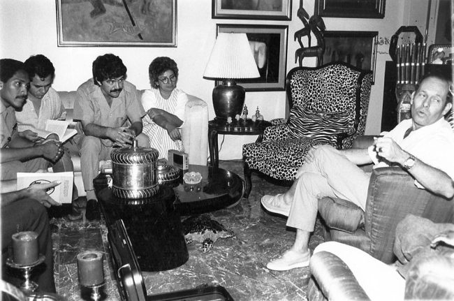 El 6 de junio de 1987, Roberto Díaz Herrera convocó a los medios de comunicación a su mansión para hacer revelaciones sobre el régimen militar encabezado por Manuel Antonio Noriega