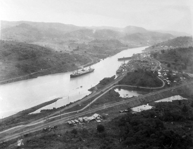 ss ancon cruza canal panama (6)